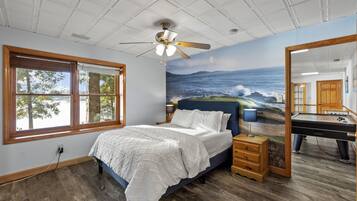 5 bedrooms, desk, iron/ironing board, travel crib