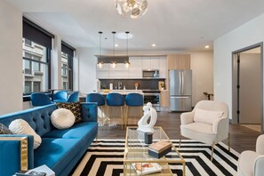 TV, stereoanlegg og kontorer