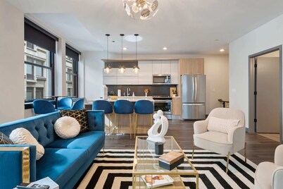 Spacious 2BR in The Loop + 5-Star Comfort