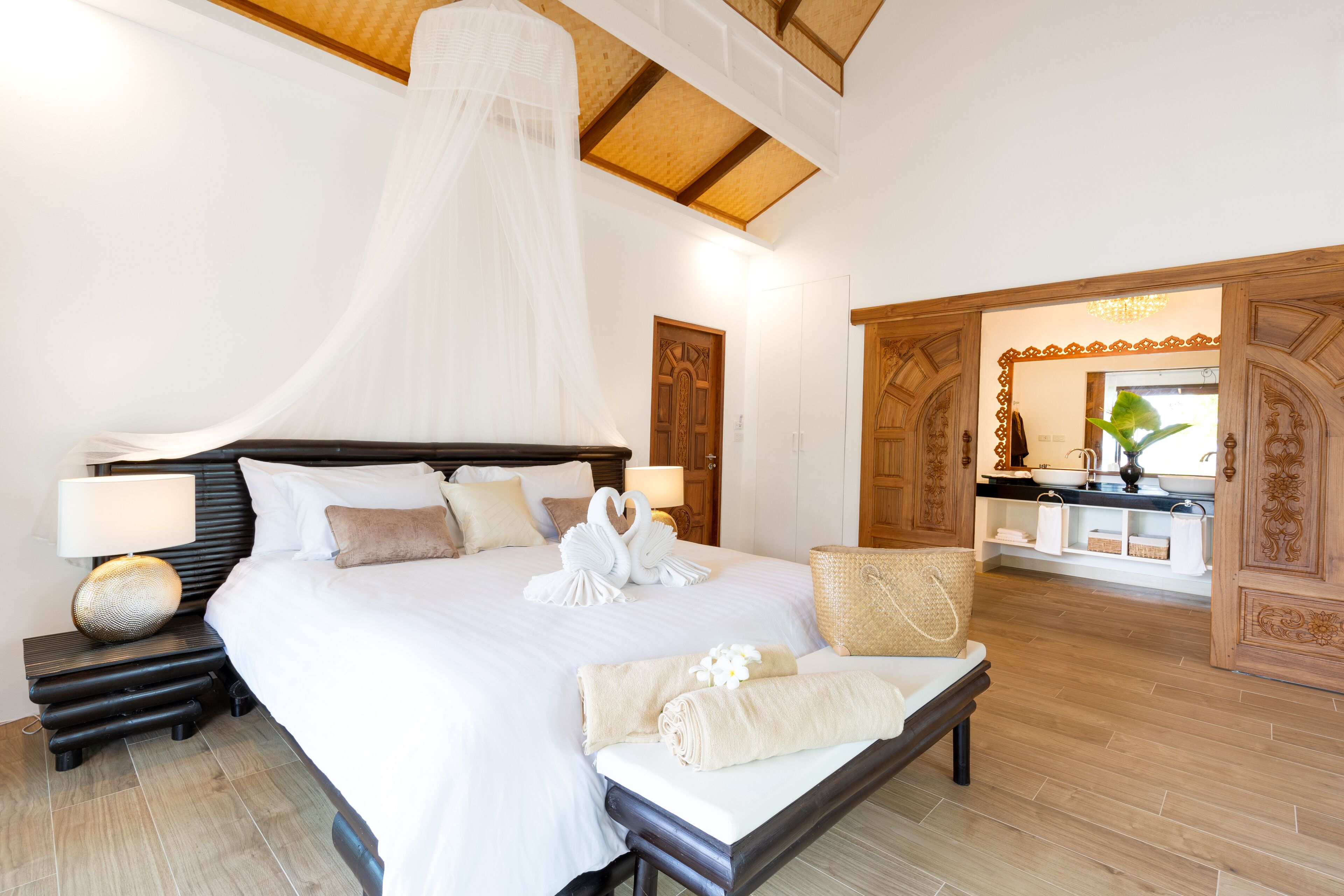 Quarto superluxo, 1 cama King, terraço, vista para o jardim | Frigobar, cofres nos quartos, escrivaninha, Wi-Fi de cortesia