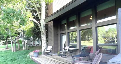 Golf & Ski Townhome in Avon, Colorado