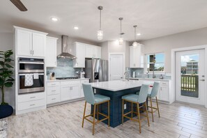 Fridge, microwave, oven, stovetop - Shared Heated Pool, Gulf Views, Beach Boardwalk and Golf Cart Included (Port Aransas)