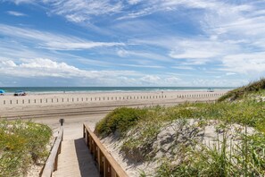 Una spiaggia nelle vicinanze