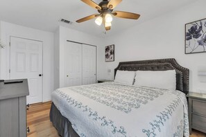 3 bedrooms, in-room safe, iron/ironing board, free WiFi - The Charm of Kissimmee (Kissimmee)