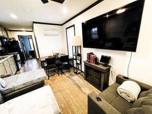 Smart-tv en een open haard