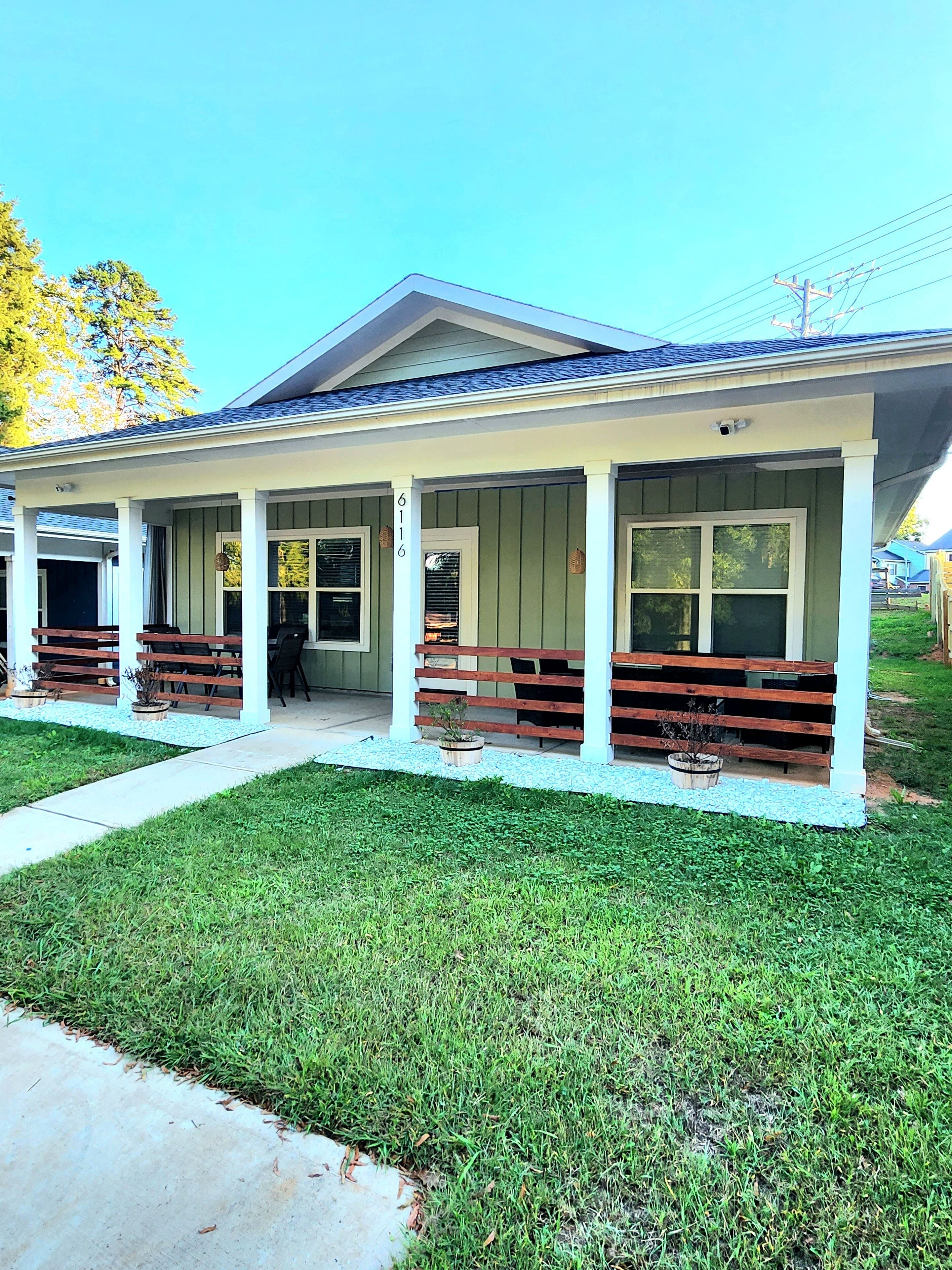 Private, Spacious, and Modern Home with King Bed