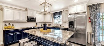 Green Acres District, Sleeps 8, King/Queen