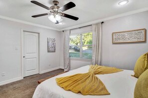 3 bedrooms, desk, iron/ironing board, travel cot