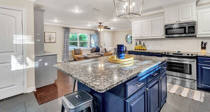 Green Acres District, Sleeps 8, King/Queen