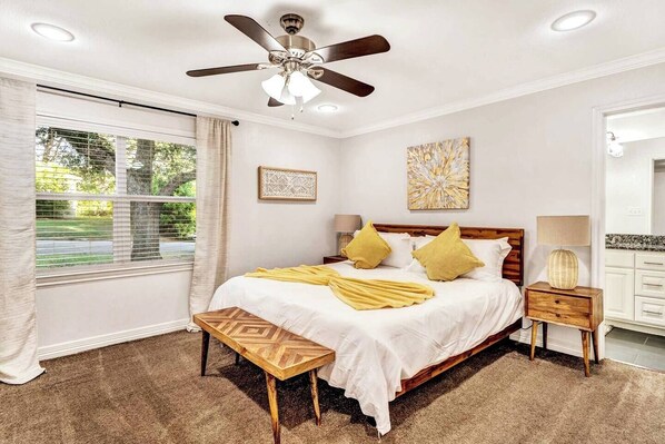 3 bedrooms, desk, iron/ironing board, travel cot