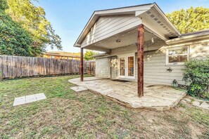 Exterior - Green Acres District, Sleeps 8, King/Queen (Tyler)