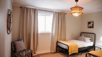 5 bedrooms, desk, iron/ironing board, free WiFi