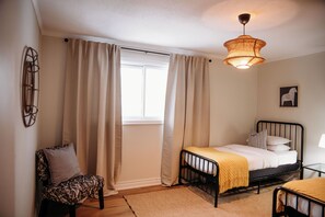 5 Schlafzimmer, Schreibtisch, Bügeleisen/Bügelbrett, kostenloses WLAN