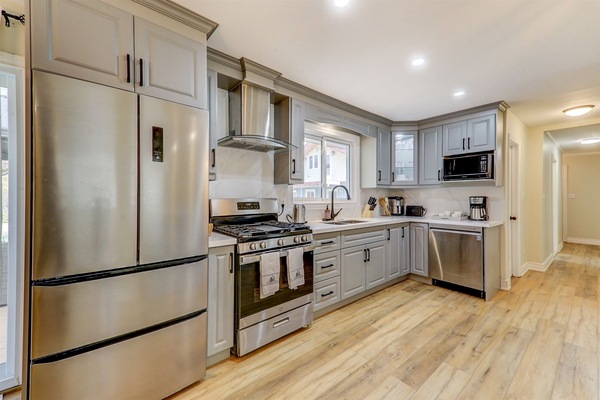 KĂŒhlschrank, Mikrowelle, Ofen, GeschirrspĂŒler