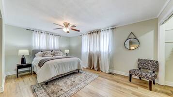 5 bedrooms, desk, iron/ironing board, free WiFi