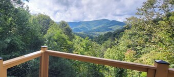 Cozy Mountain Chalet with views, private setting! Near WCU and Castle Ladyhawke 