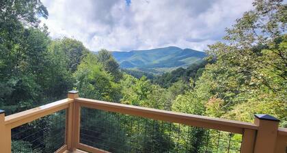 Cozy Mountain Chalet with views, private setting! Near WCU and Castle Ladyhawke
