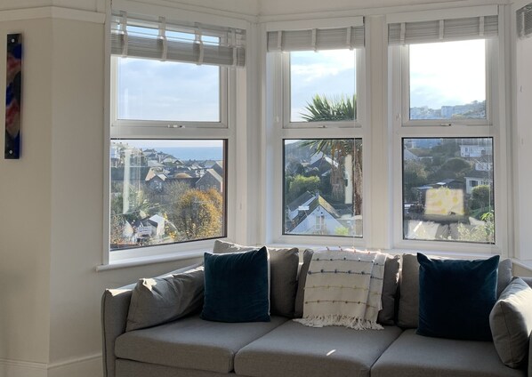 TV, stereo - Sea View House in Cornwall Fishing Village (St Austell)