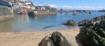Sea View House in Cornwall Fishing Village