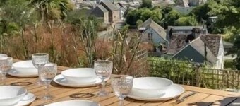 Sea View House in Cornwall Fishing Village