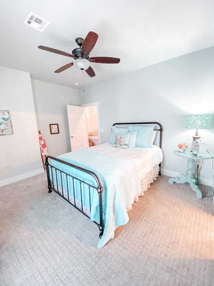 Coastal Retreat with Pool and Hot Tub at Carlton Landing Pittsburg