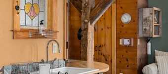 Rustic Rose Cottage of Historic West Lebanon