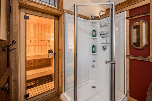 Rustic Rose Cottage of Historic West Lebanon