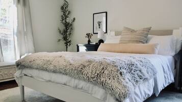 3 bedrooms, desk, iron/ironing board, travel crib