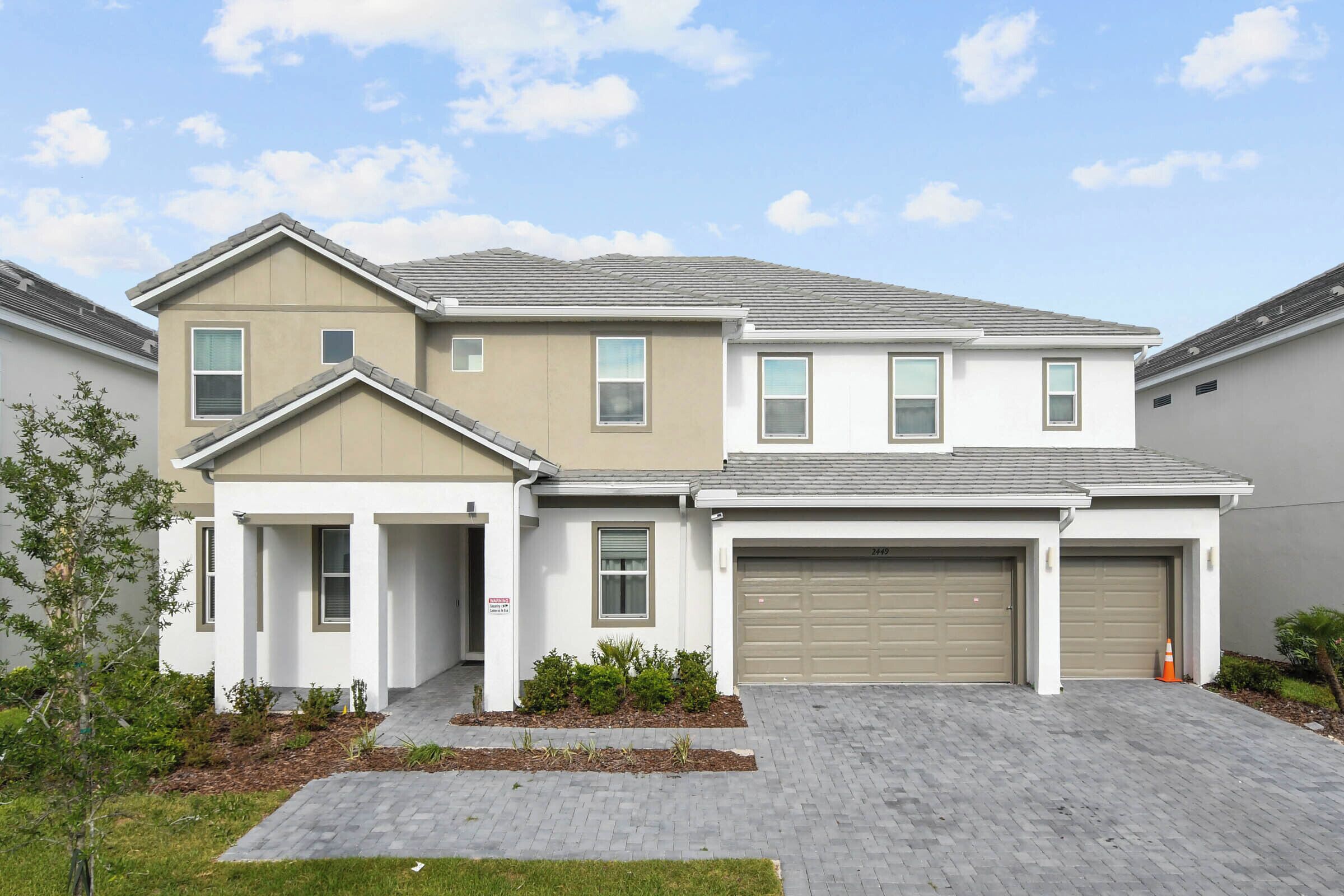 Brand new luxury 15-bedroom villa, close to Disney for 15 minutes, very shocking