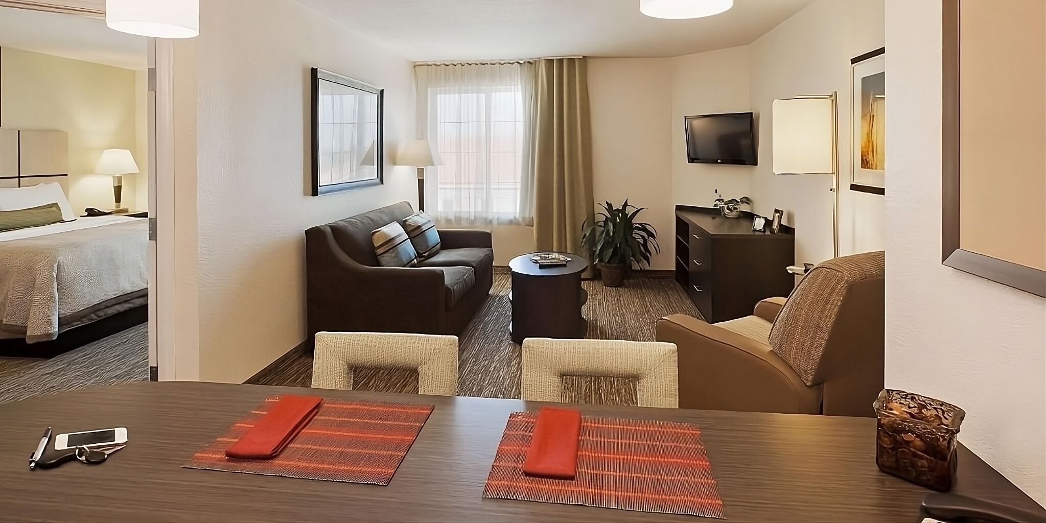 Your Relaxing Getaway Awaits! Kitchen, Parking, Pets Allowed, Near Sunset Park!