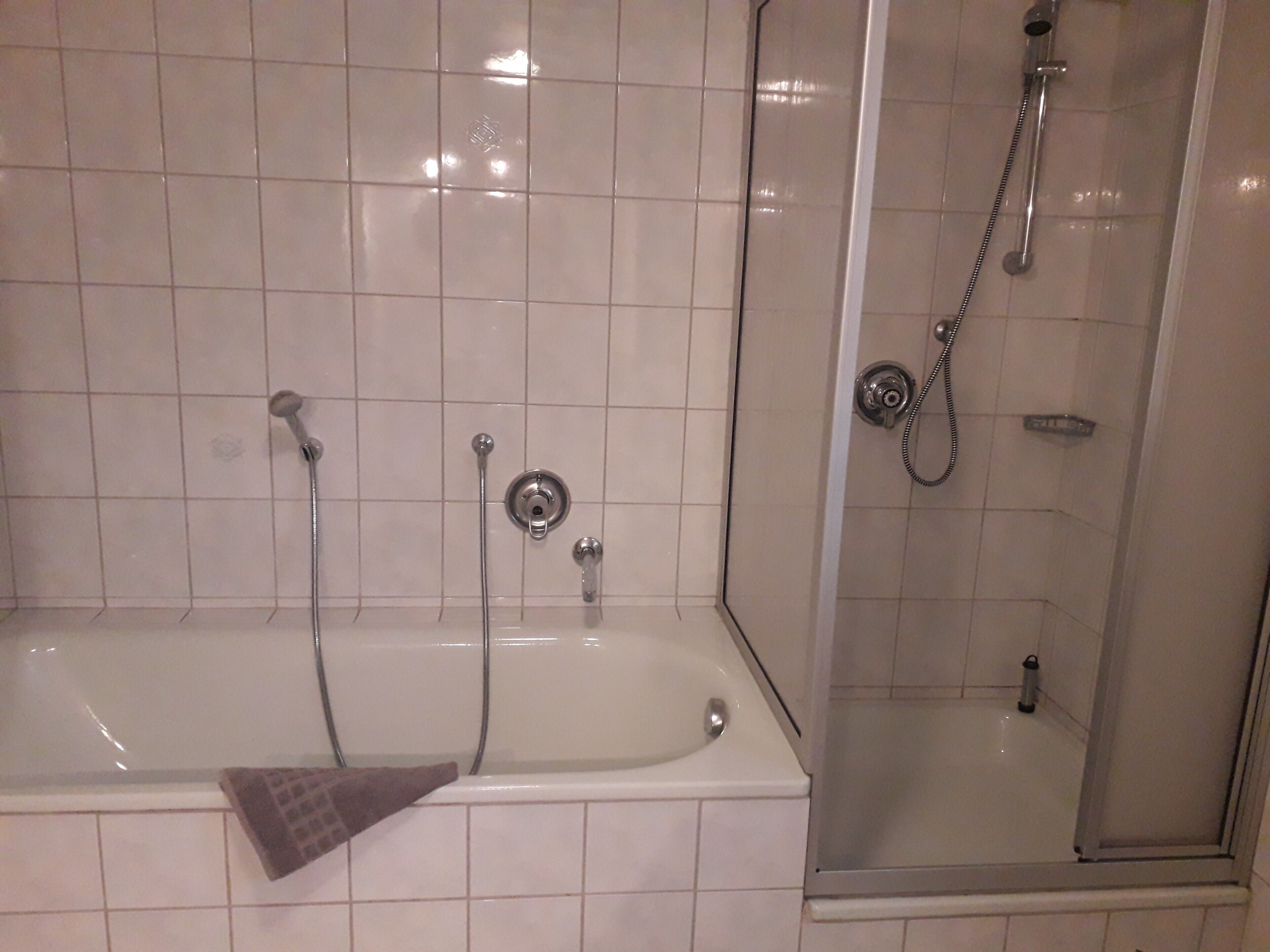 浴缸、免费洗浴用品、吹风机、毛巾