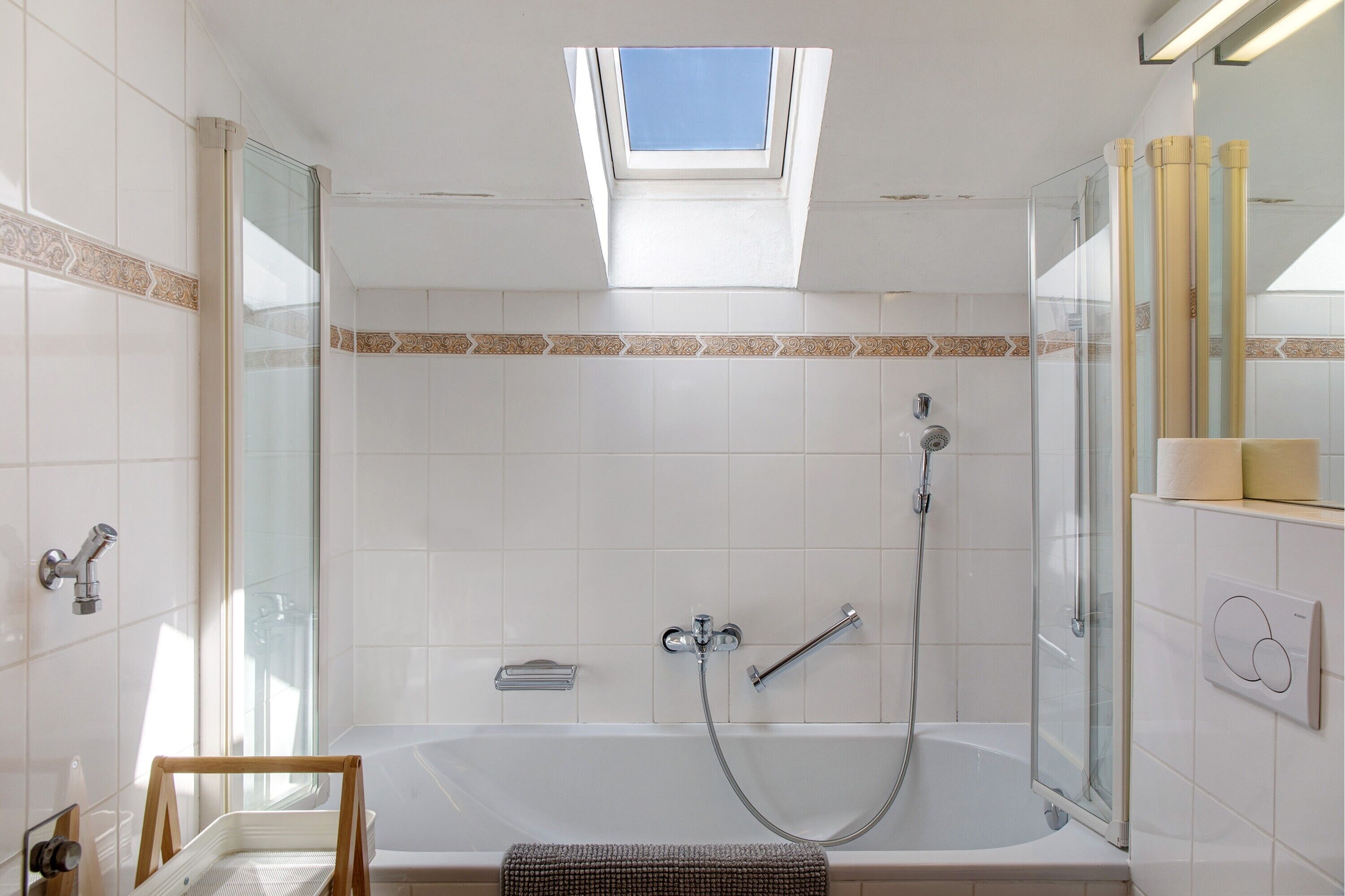 Bathtub, hair dryer, towels