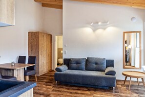 TV, tavolo da ping pong