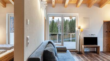 Fernseher, Tischtennisplatte