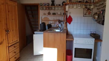 Réfrigérateur, four, plaque de cuisson, cafetiÚre/bouilloire