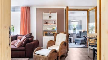 Televisión y chimenea