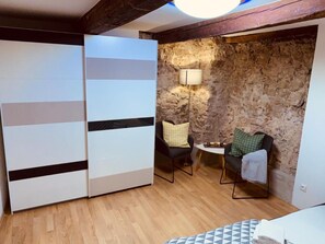 1 chambre, fer et planche à repasser, Wi-Fi gratuit, draps fournis