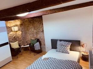 1 chambre, fer et planche à repasser, Wi-Fi gratuit, draps fournis