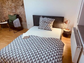 1 chambre, fer et planche à repasser, Wi-Fi gratuit, draps fournis
