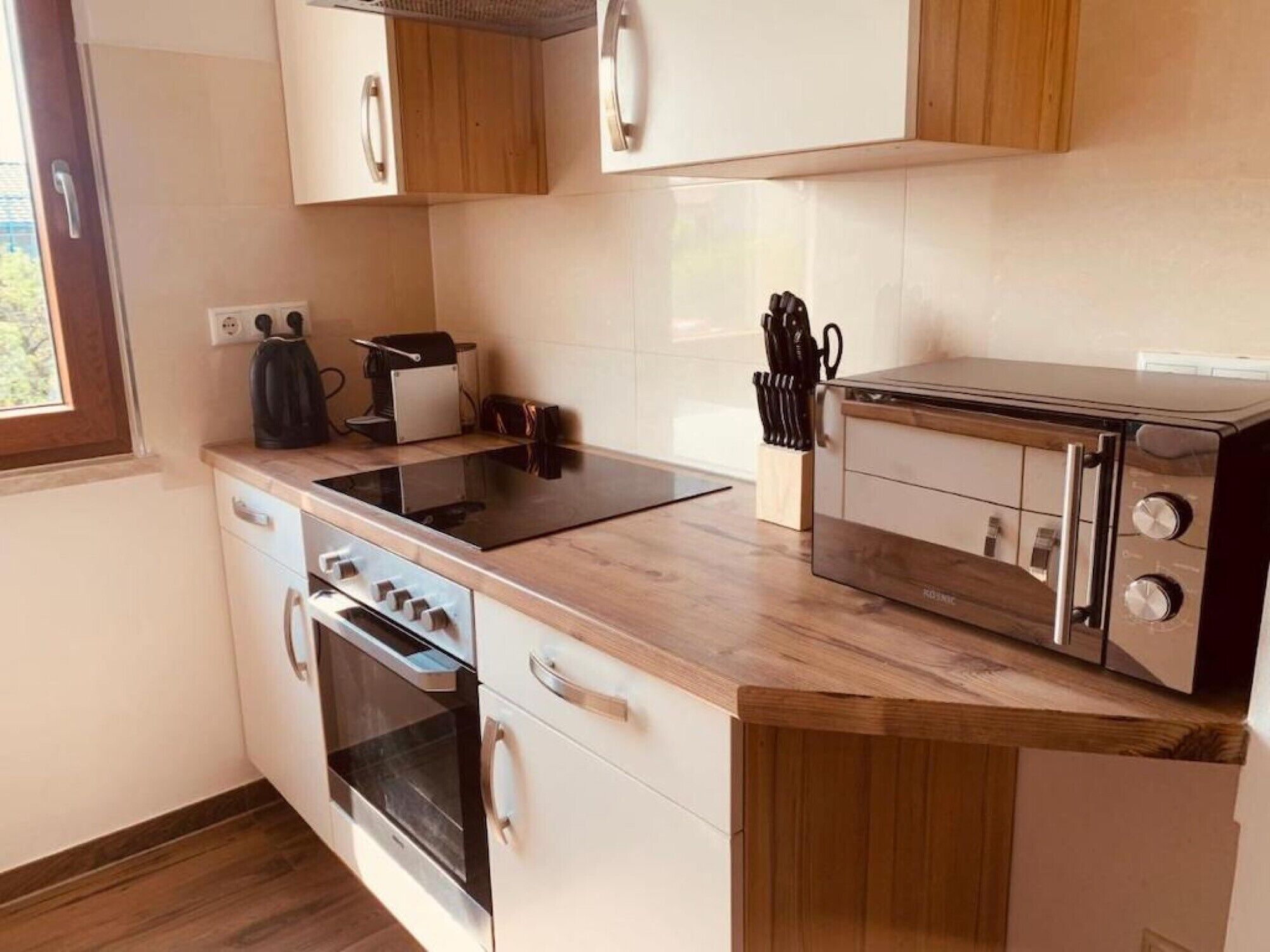 冰箱、微波炉、烤箱、炉灶