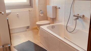 Vasca, asciugacapelli, asciugamani