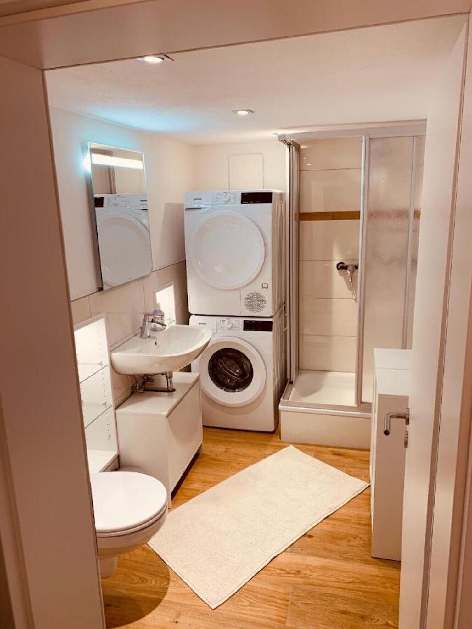 Dusche, Haartrockner, Handtücher