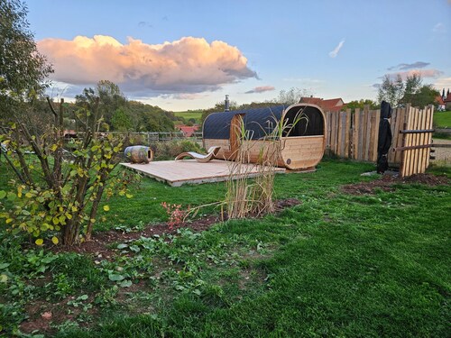 Einzimmerwohnung "Belroki Ranch" mit Sauna, Terrasse und Garten