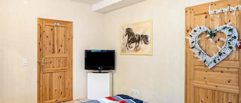 1 bedroom, WiFi (free), bed sheets