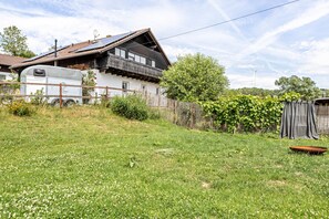 Property grounds - Studio Apartment "Belroki Ranch" with Sauna, Terrace, and Garden (Waldeck)