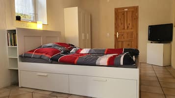 1 bedroom, free WiFi, bed sheets