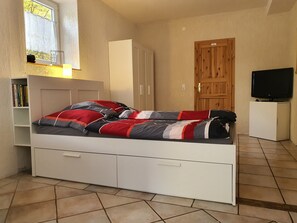 1 bedroom, free WiFi, bed sheets - Studio Apartment "Belroki Ranch" with Sauna, Terrace, and Garden (Waldeck)