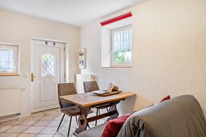 Dining - Studio Apartment "Belroki Ranch" with Sauna, Terrace, and Garden (Waldeck)