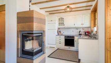 Kylskåp, ugn, spishäll och diskmaskin