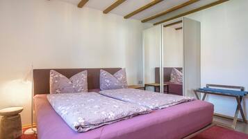 1 bedroom, free WiFi, bed sheets